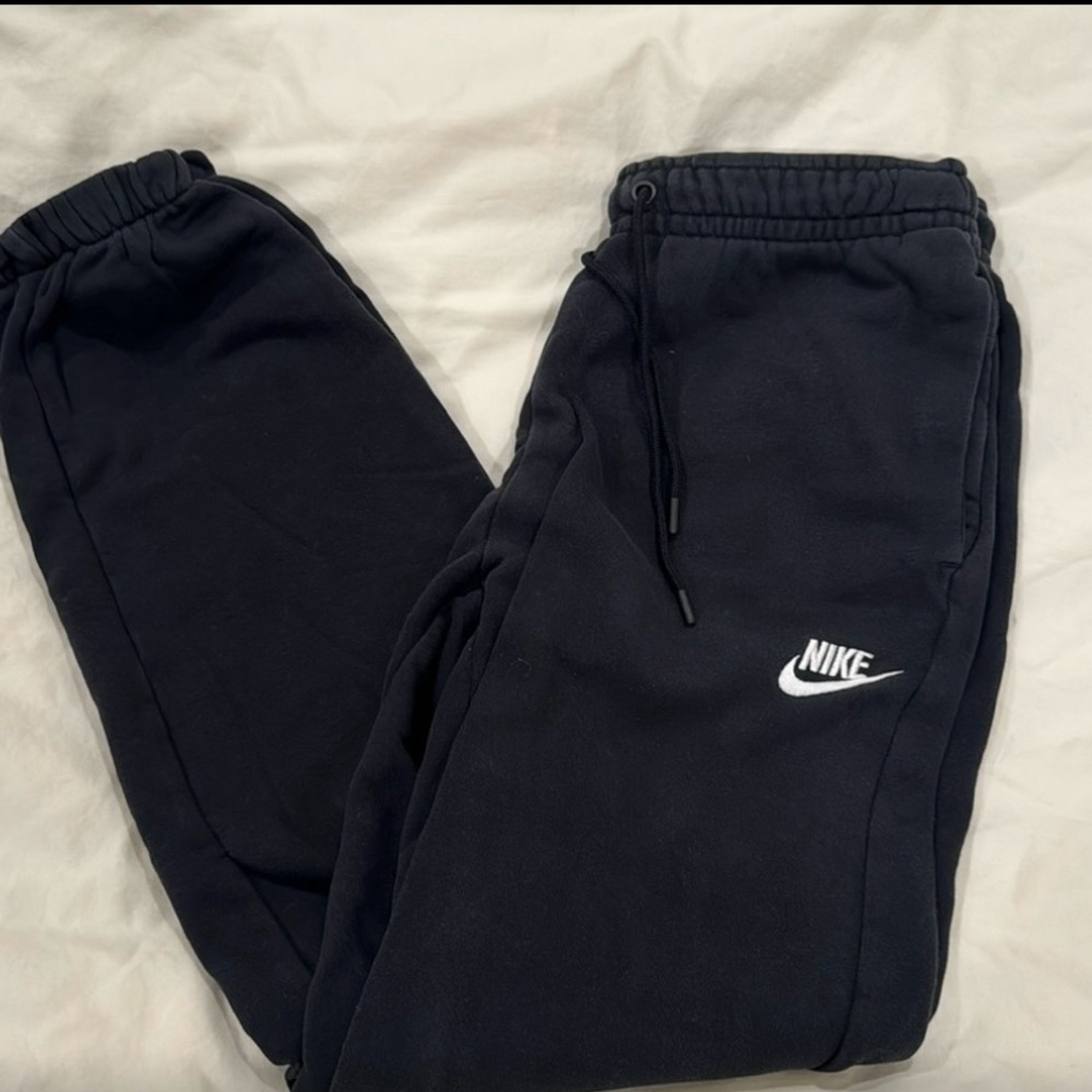These are black Nike sweat pants, size XS !